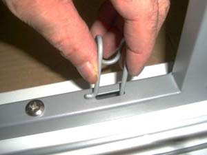 研修用デスクの組み立て