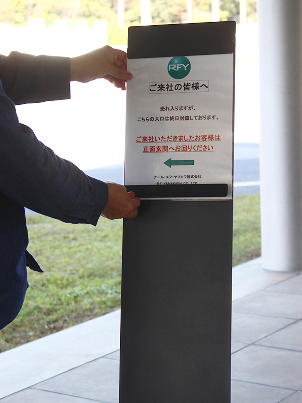 インフォメーションボードの組み立て