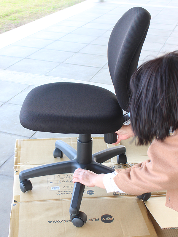 パレットチェアの組み立て