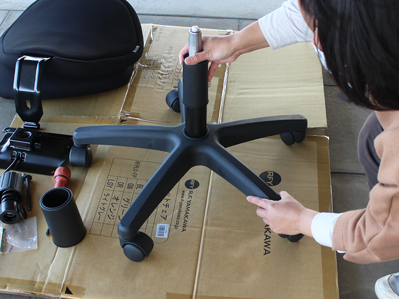 パレットチェアの組み立て