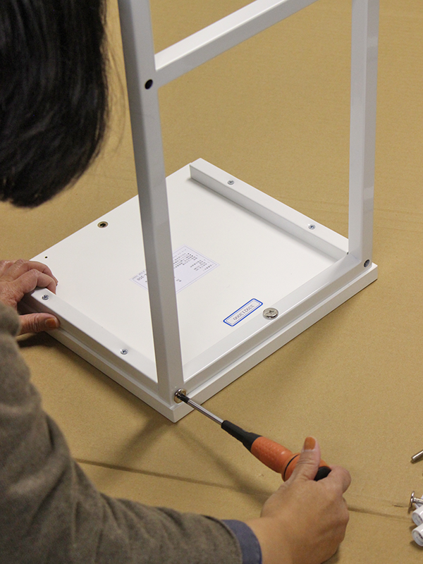 シンプル消毒液台の組み立て