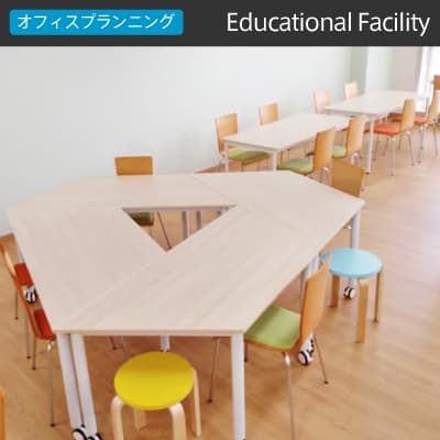 レイアウト自在！和めるカフェ風の学生ラウンジ