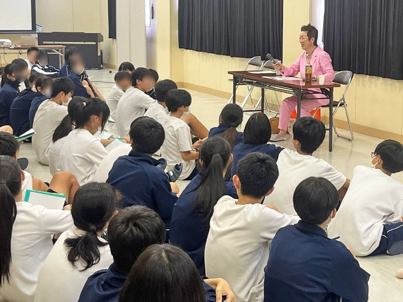 地元中学校で会長が講演しました