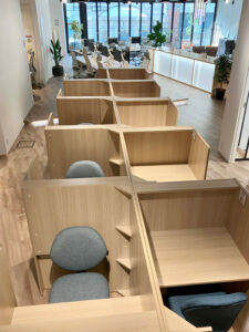 パーソナルブースとパレットチェア新色