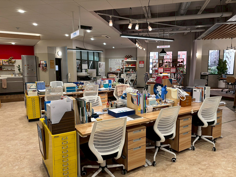 【美術協力】ドラマ『パンダより恋が苦手な私たち』に家具を提供いたしました