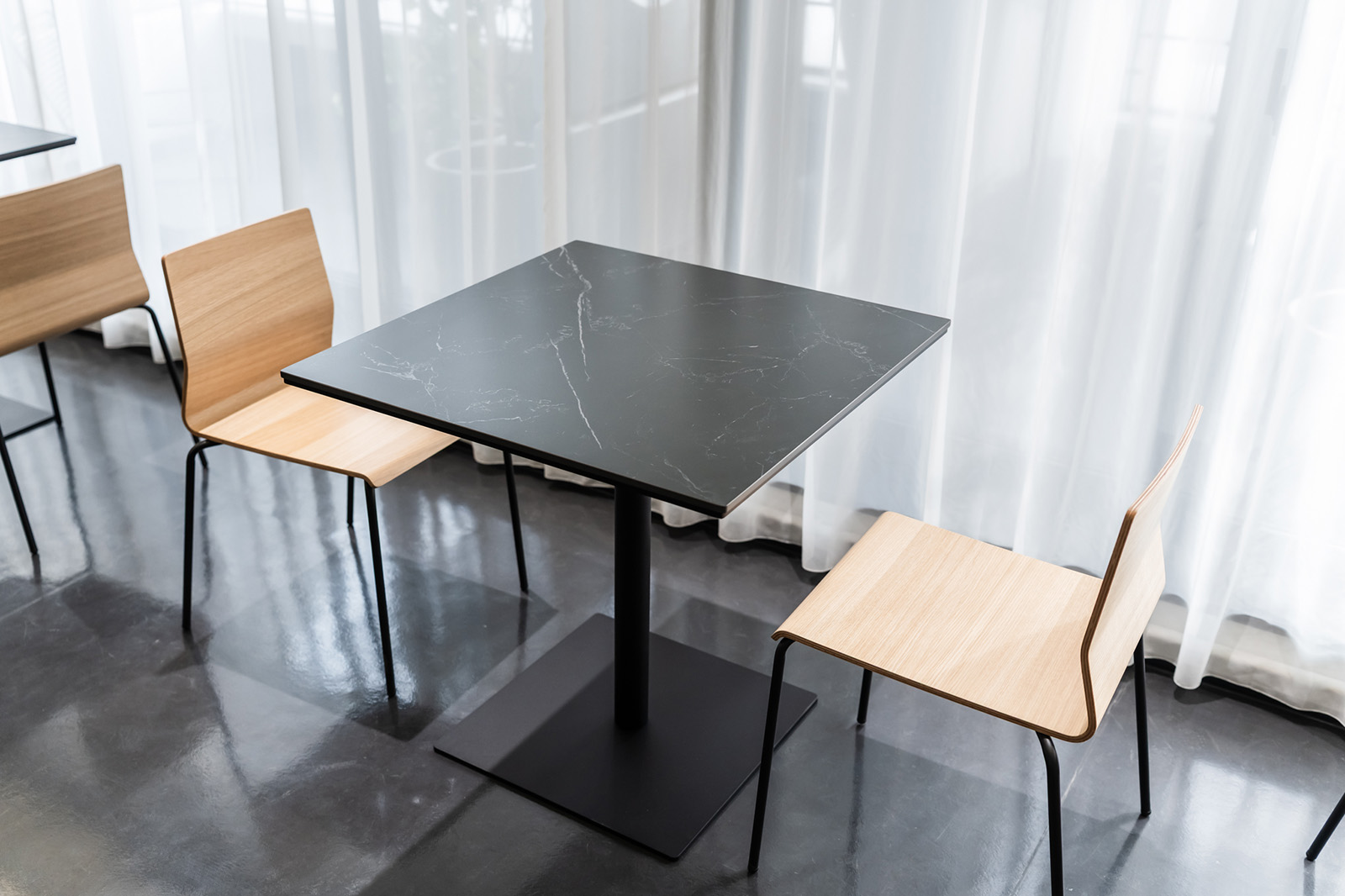 リスタ カフェテーブル｜大理石風セラミック天板 | 製品情報