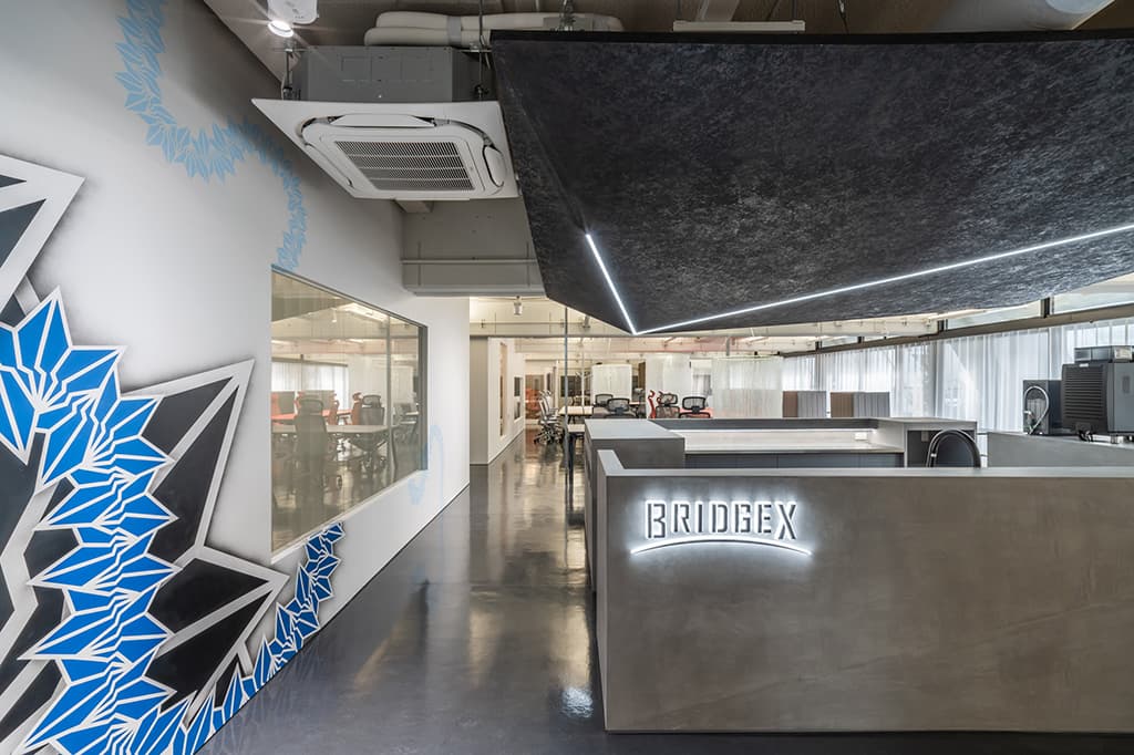 大阪ショールーム兼コワーキングスペースBRIDGEX workplace