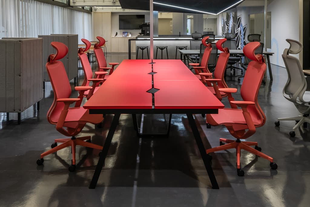 ODM例 チルトフリーアドレステーブル 色替え