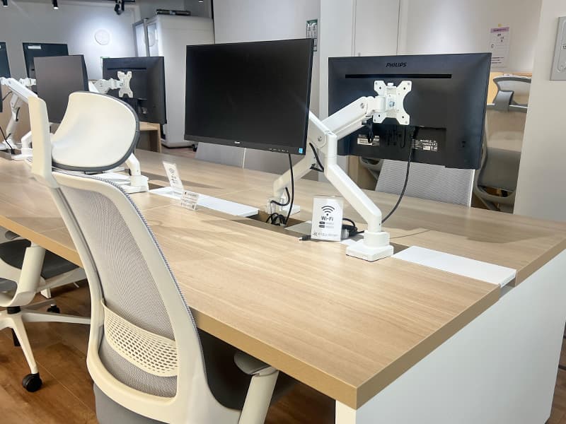 モニターアーム（シングル）設置例