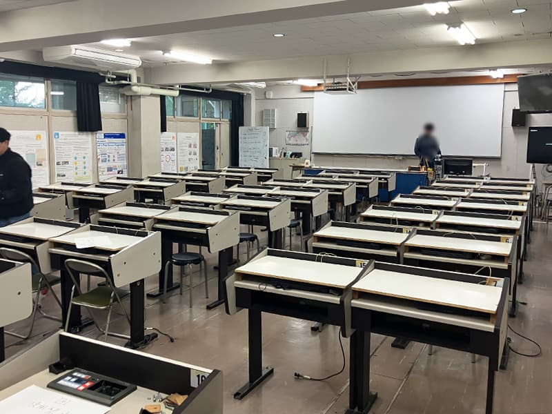 LL教室（ビフォー写真）