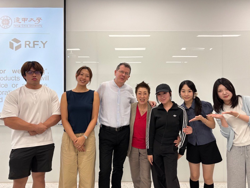 逢甲大学にて特別講義